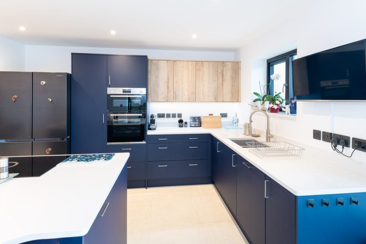 Modern Navy blue kitchen