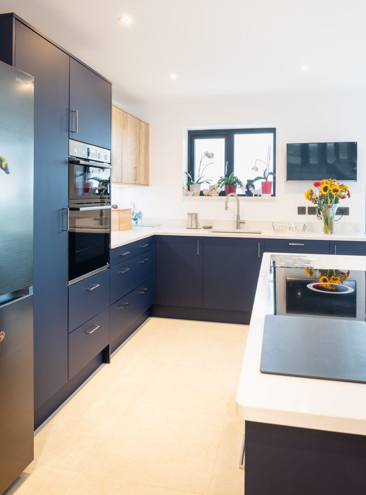 Modern Navy blue kitchen