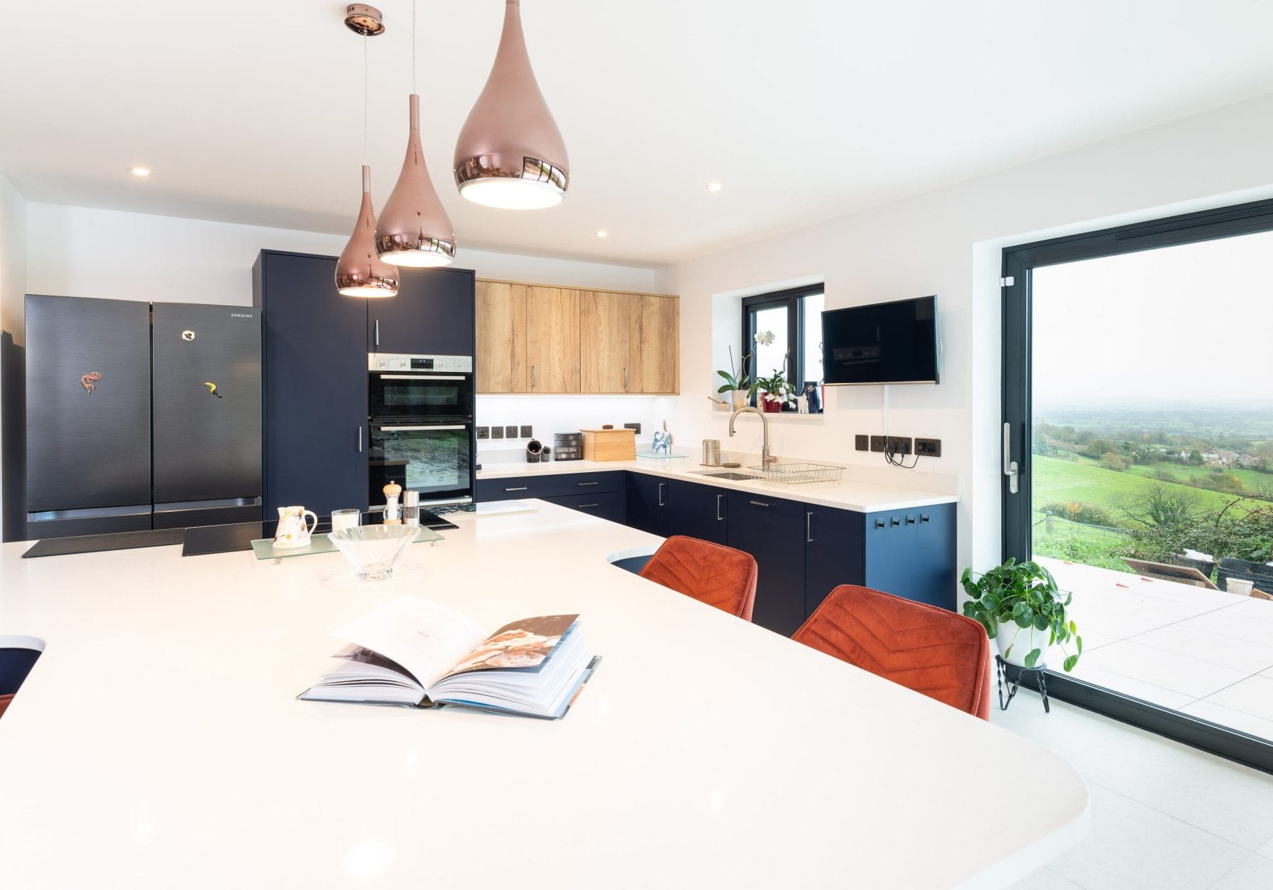 Modern Navy blue kitchen