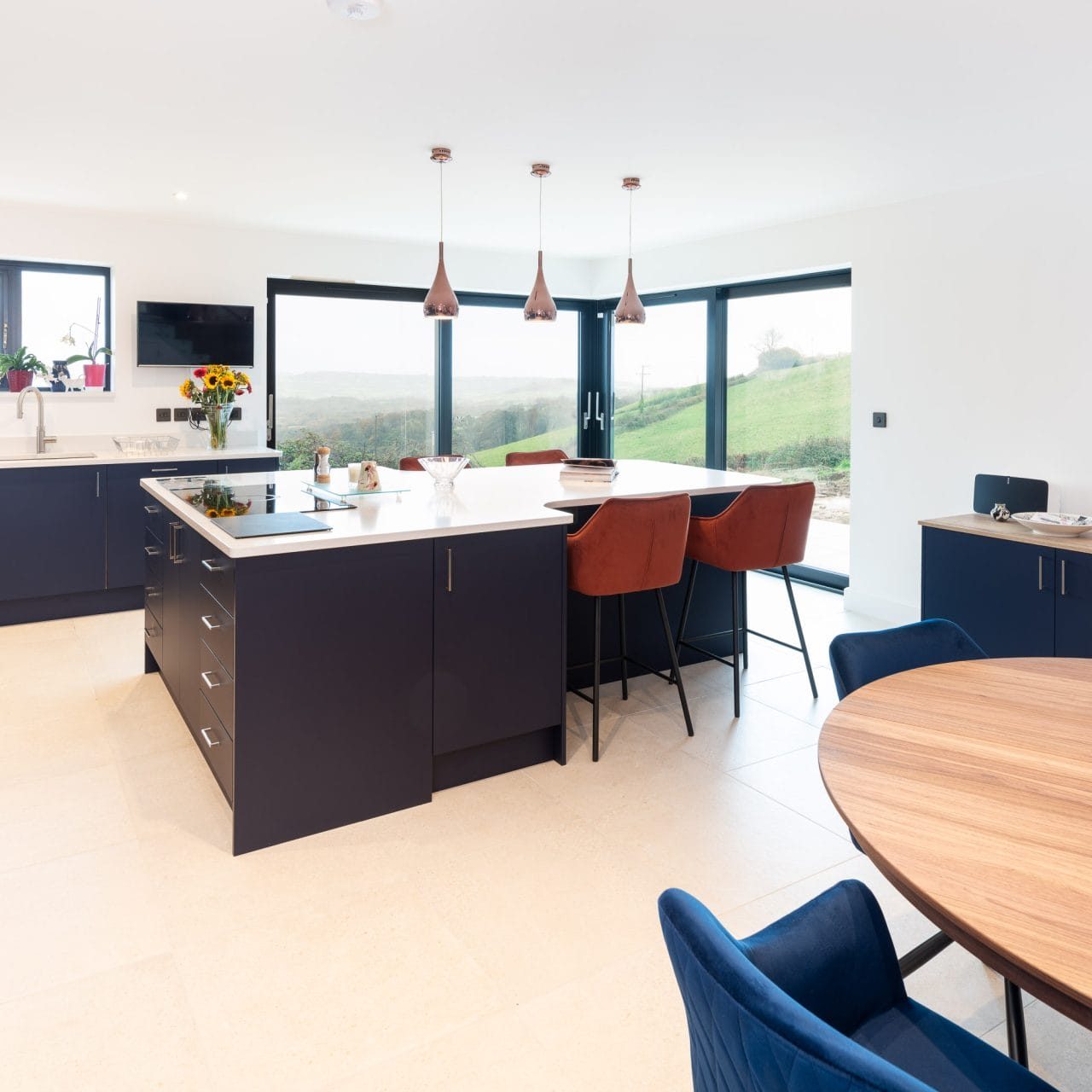 Modern Navy blue kitchen